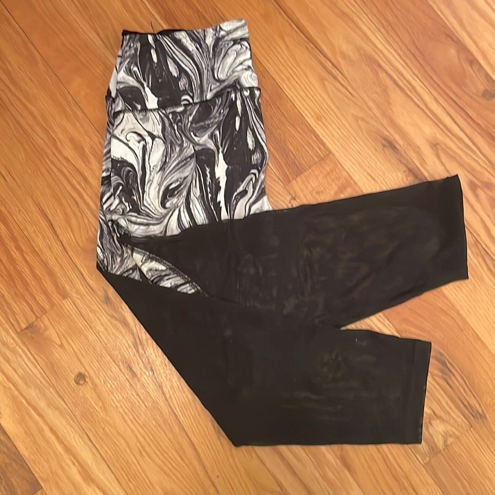 Knockout by Victoria Secret capri - M